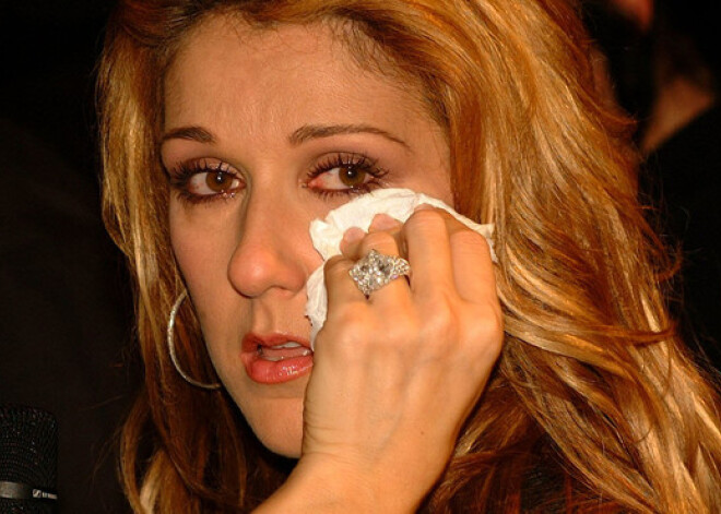 Pēc vīra nāves Selīnu Dionu piemeklē vēl viens smags trieciens