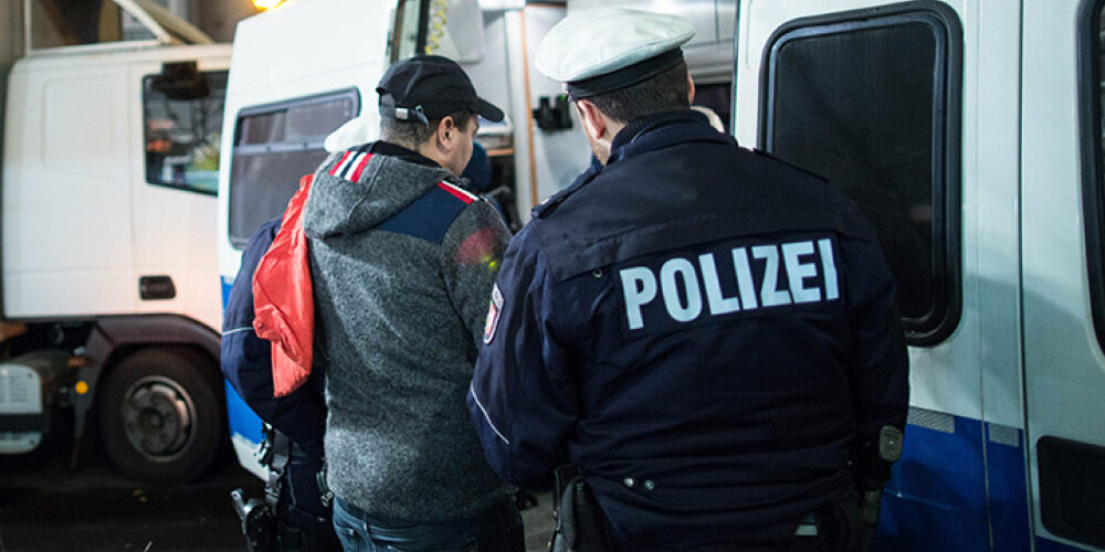 Policijas operācijā Diseldorfas imigrantu rajonā arestēti 40 cilvēki. FOTO
