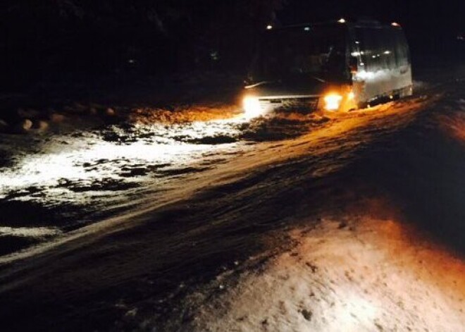 Atgriežoties no izrādes Ventspilī, avarē autobuss ar Dailes teātra aktieriem