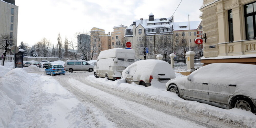 Šogad no Rīgas ielām jau izvesti 32 638 kubikmetri sniega