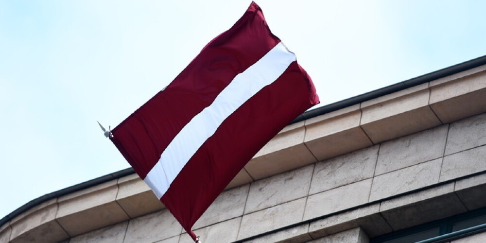 Barikāžu aizstāvju atceres dienā Rīgā pacels valsts karogus