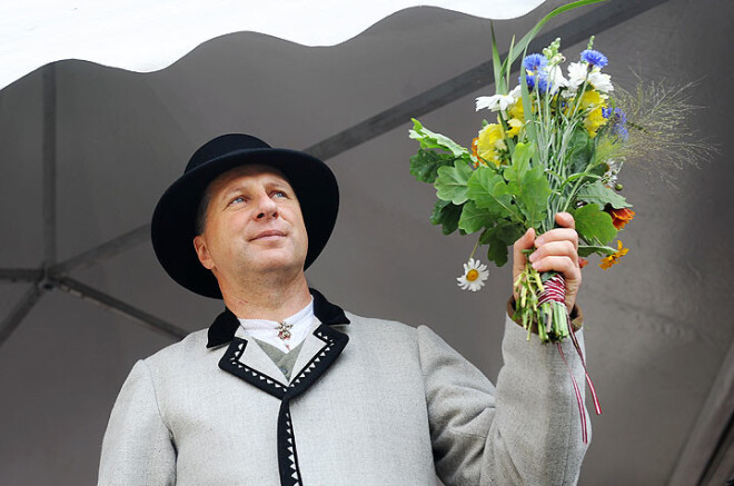 Valsts prezidents Raimonds Vējonis šajās dienās saņem tūkstošiem uzmundrinājuma vēstuļu un laba veselības vēlējumus – gan no ārzemju kolēģiem, gan Latvijas tautas.