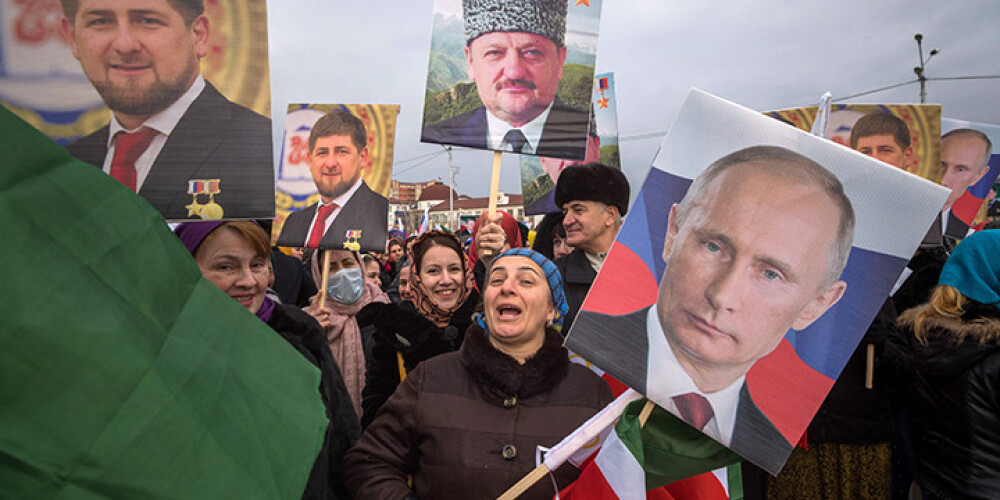 "Putina baikeris" un miljons amerikāņu ienaidnieki Groznijā godina Kadirovu. FOTO