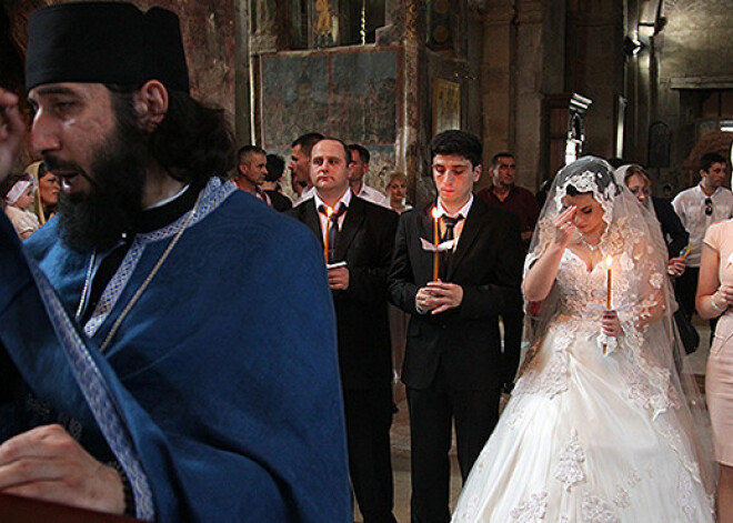 Gruzijā risina bērnu izprecināšanu: tikai no 17 gadiem un jābūt gaidībās