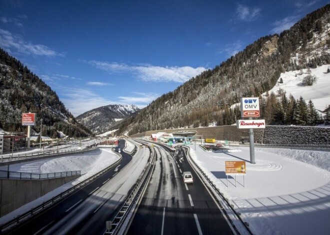 Šengenas zonā varētu ļaut atjaunot robežkontroli uz diviem gadiem