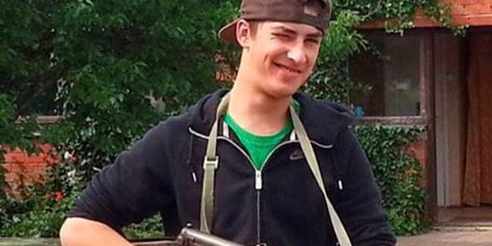22 gadus vecais Roberts no Latvijas Lielbritānijā centies pārdot ieročus un sprāgstvielas. FOTO