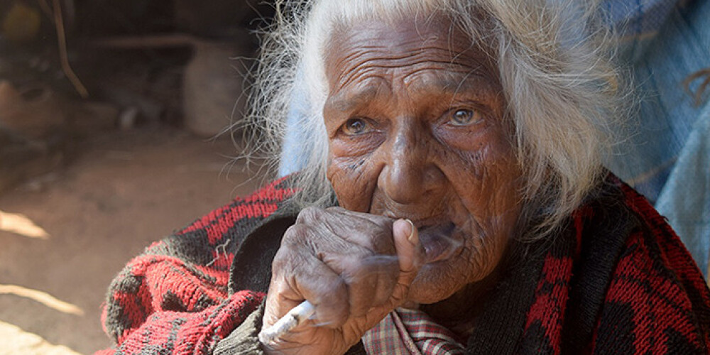 Neticami! 112 gadus veca kundzīte nopīpējusi jau 95 gadus un turpina to darīt. FOTO