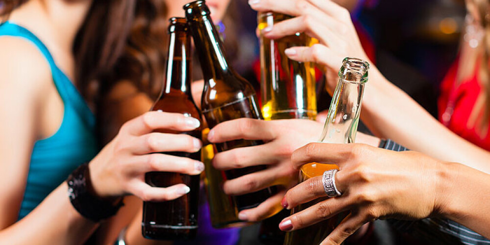 Rīga un citas Baltijas pilsētas sadarbosies pārmērīgas alkohola lietošanas ierobežošanā