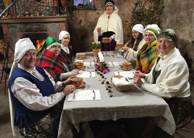 Septiņas jautras latvju saimnieces dodas cīņā par 1000 eiro. FOTO