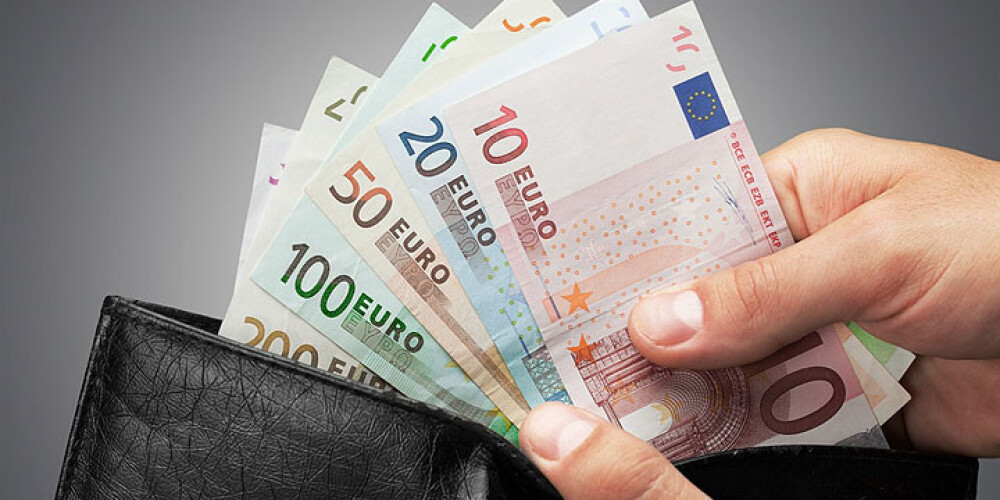 Alžīrietis Rīgas krogā nozog ķīnietim maku ar 2300 eiro