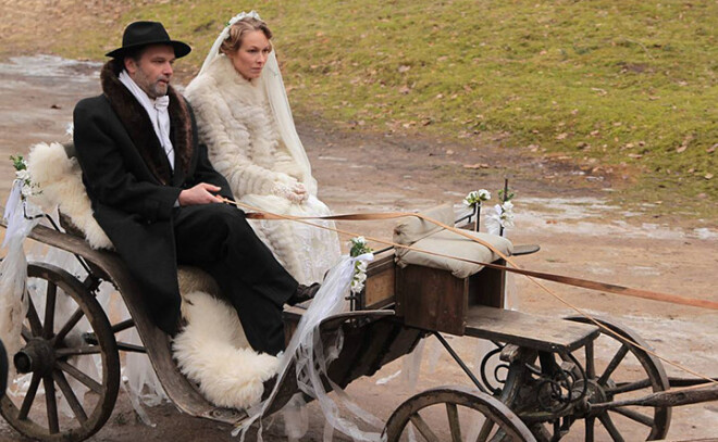 Savukārt kanālā LTV1 drīzumā gaidāms seriāls «Saplēstā krūze».