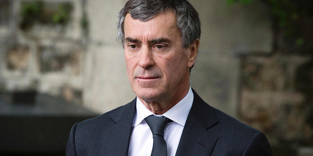 Francijā tiesā bijušo budžeta ministru, kurš šmaucās ar nodokļiem