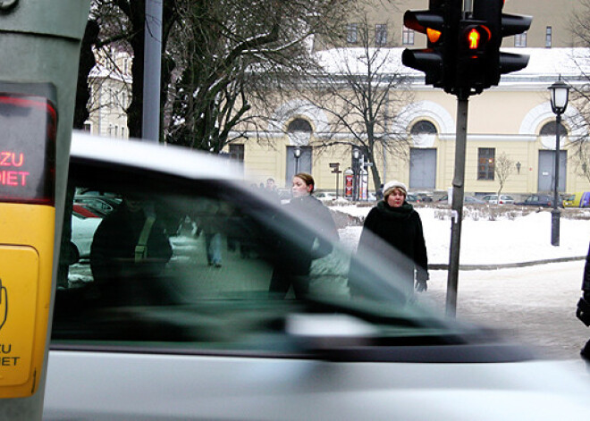 Cilvēkiem pat bail šķērsot gājēju pāreju. Ko darīt ar cūcīgiem šoferiem, kuri apdraud drošību?