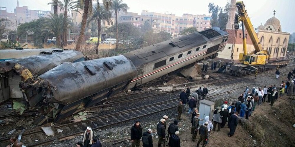 Vilciena katastrofā Ēģiptē 70 ievainotie