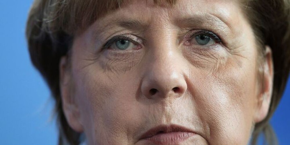 Merkeles bēgļu politika nav ilgtspējīga, paziņo Francija