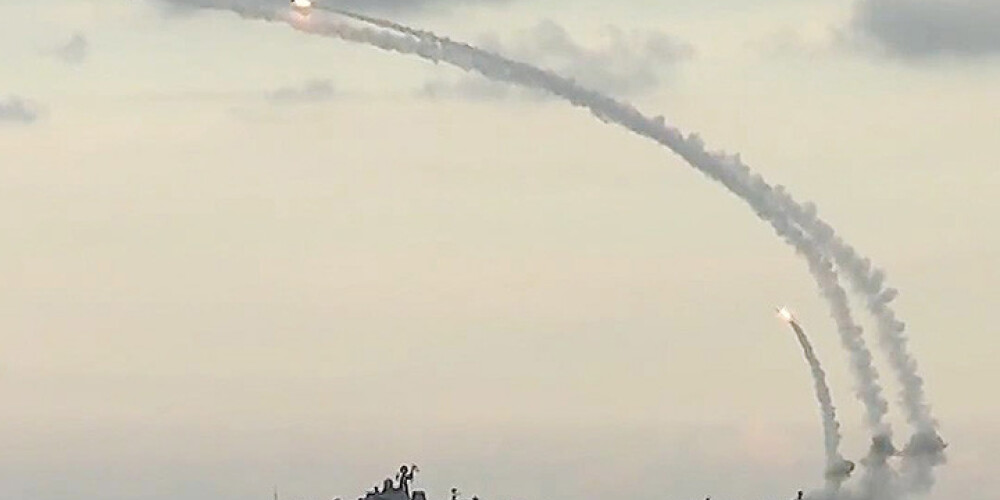 Krievija uz Sīrijas krastiem nosūtījusi ar spārnotajām raķetēm bruņotu karakuģi