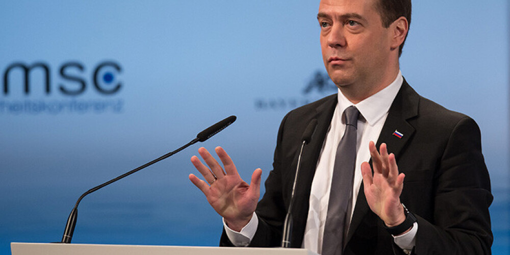 Medvedevs sūdzas, ka starp Krieviju un NATO ir iestājies jauns aukstais karš
