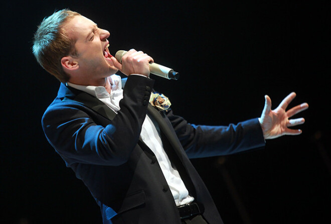 Jaunais un talantīgais dziedātājs Daumants Kalniņš uzsācis koncerttūri pa Latviju ar savu jaunāko soloprogrammu „Atspulgi”