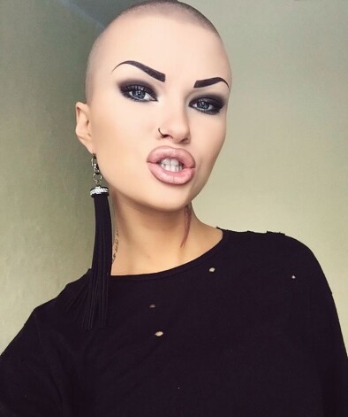 Дана Соколова обладает очень эффектной внешностью