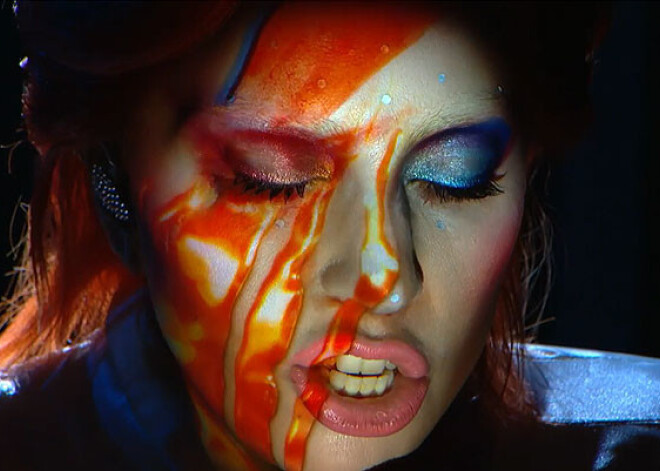 Lady Gagas "Grammy" priekšnesums nepatīk Bovija dēlam. VIDEO