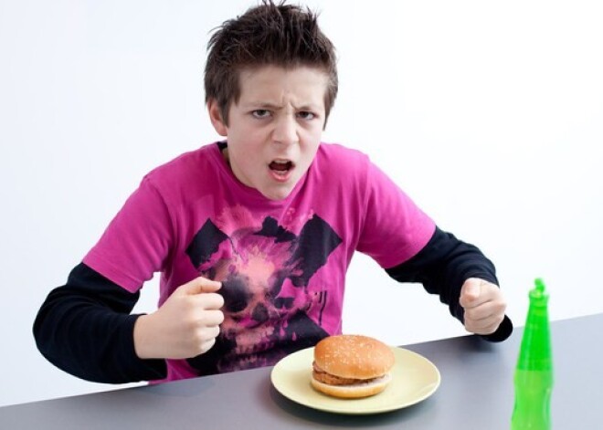 Думаете, что ваш ребенок не умеет себя вести? Попробуйте сменить его рацион!