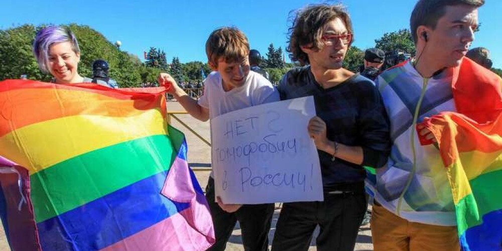 Krievijas parlamentā spriež - kā sodīt gejus, kuri publiski atklās savu orientāciju