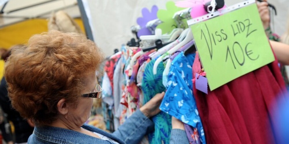 Vairāk nekā 70% Latvijas iedzīvotāju labprāt pērk lietotu apģērbu