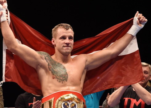 Briedis Rīgā bez grūtībām pārspēja DĀR bokseri Venteru.