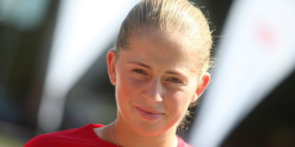 Aļona Ostapenko pieveic vienu no Krievijas labākajām tenisistēm