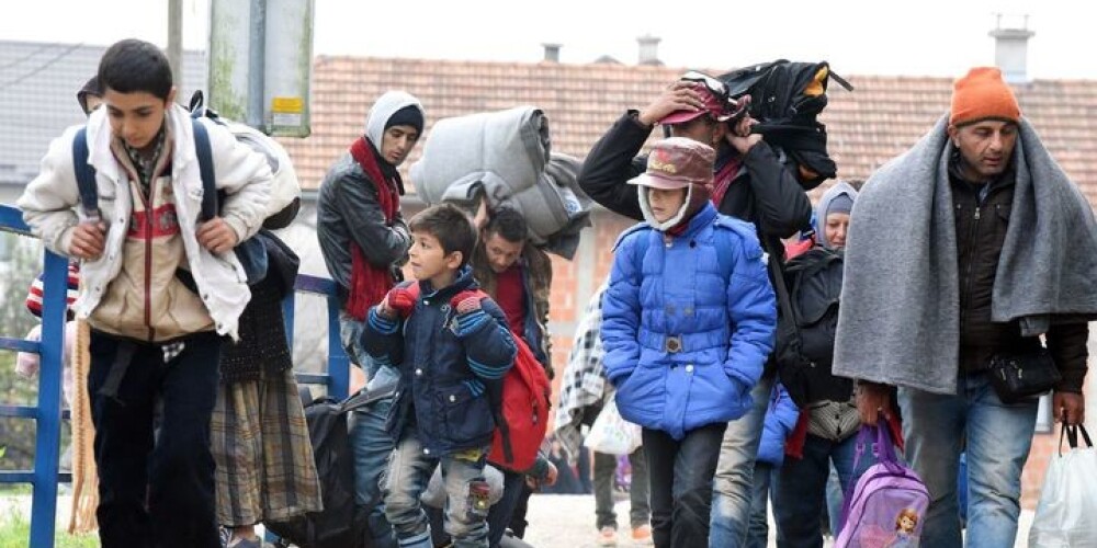 Slovēnijas valdība ļauj armijai pieslēgties migrantu plūsmas regulēšanā uz robežas. FOTO
