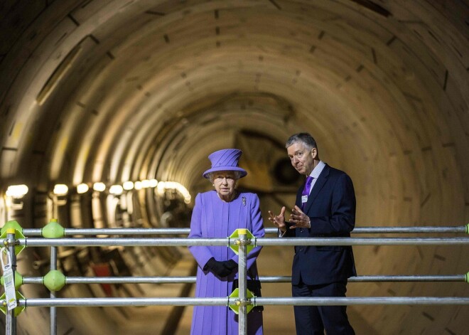 Projekta, kas pazīstams kā "Crosssrail", attīstītāji otrdien paziņoja, ka tad, kad līnija tiks atklāta 2018.gada decembrī, tās nosaukums būs "Elizabeth Line" ("Elizabetes līnija").