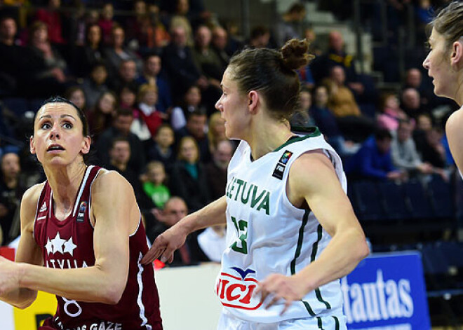 Malači, meitenes! Mūsu basketbolistes liek Lietuvai aizmirst par Eiropas čempionāta finālturnīru. FOTO