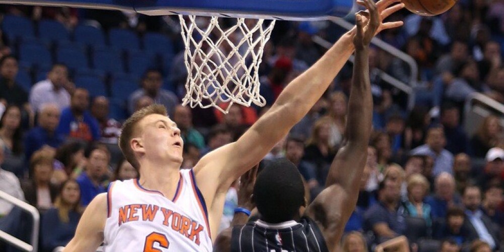 Porziņģa 18 punkti palīdz "Knicks" atgriezties uz uzvaru takas. VIDEO