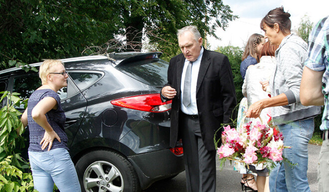 Vienā “UgunsGrēks” sērijām tika izmantota arī Guntas Kalniņas (no kreisās) auto.