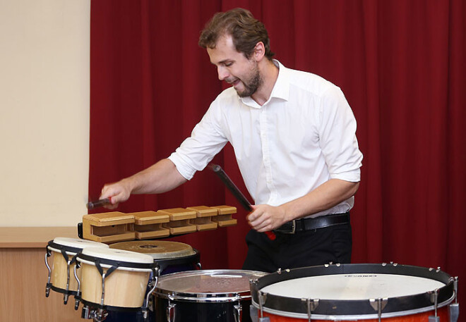 Latviešu sitaminstrumentālistu zvaigzne Guntars Freibergs sestdien Ungurmuižā sniegs mīlestībai un sievietēm veltītu marimbas koncertu „Pavasara balādes”.