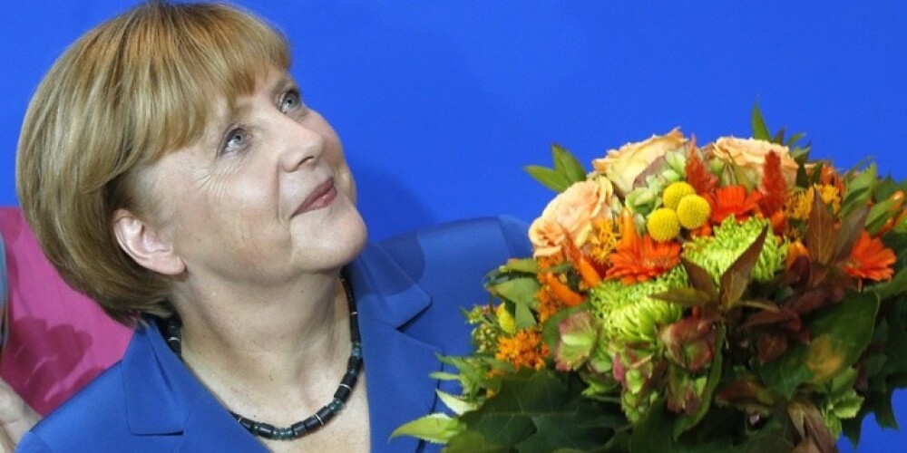 Ne visi Merkeli ienīst: kancleres politikas fani viņu aplaimojuši ar 130 (!) ziedu pušķiem