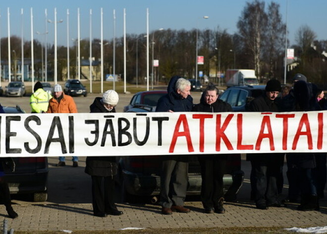 Zolitūdes traģēdijā cietušie uztraucas par lietas novilcināšanu un slēgtu procesu