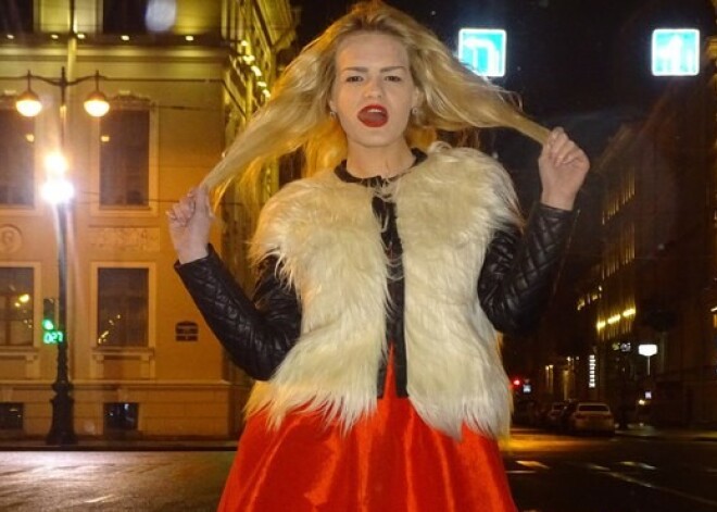 17-летняя модель получила 140 ударов ножом от старшей сестры