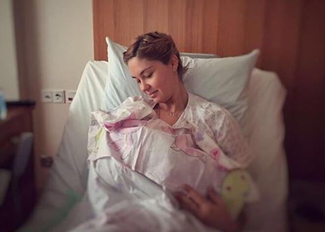 Стало известно, как Прилучный и Муцениеце назвали новорожденную дочь