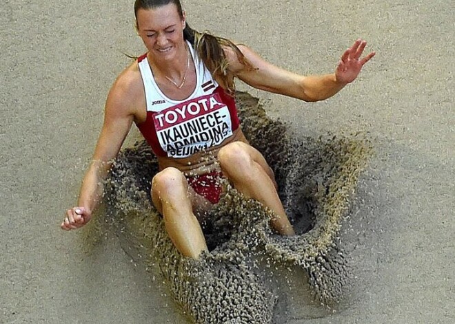 Daudzcīņniece Ikauniece-Admidiņa labo personīgo rekordu tāllēkšanā telpās