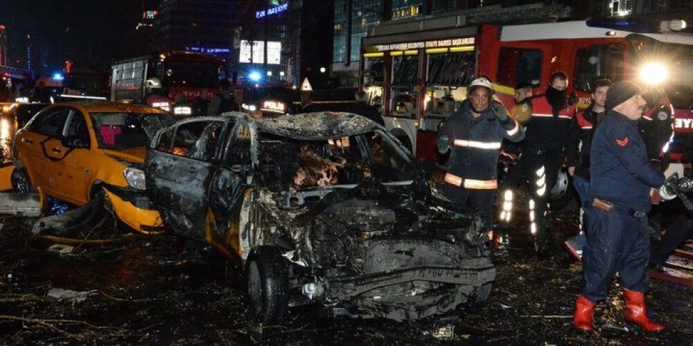 Turcijā līst asinis: Ankarā nograndis spēcīgs sprādziens, ir mirušie un ievainotie
