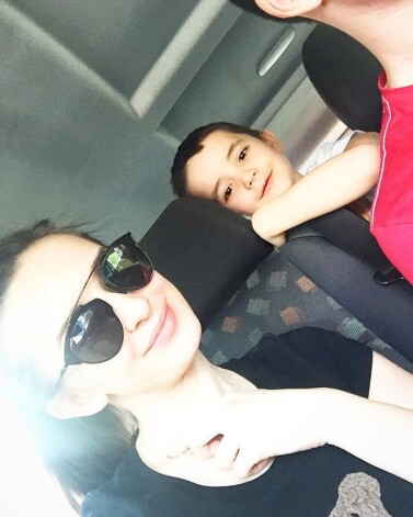 Сын Агибаловой Митя всегда рядом с мамой!