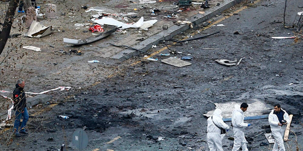 Teroraktā Turcijas galvaspilsētā nogalināto skaits pieaug līdz 37 cilvēkiem. FOTO
