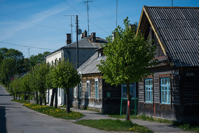 Liepājas muzejā skatāma vērienīga fotoizstāde par Liepājas vārdā nosauktajām ielām 15 Latvijas pilsētas. Tajā redzami ne tikai foto mākslas darbi, šo izstādi var nodēvēt arī par apjomīgu mūsdienu dzīves pētījumu.