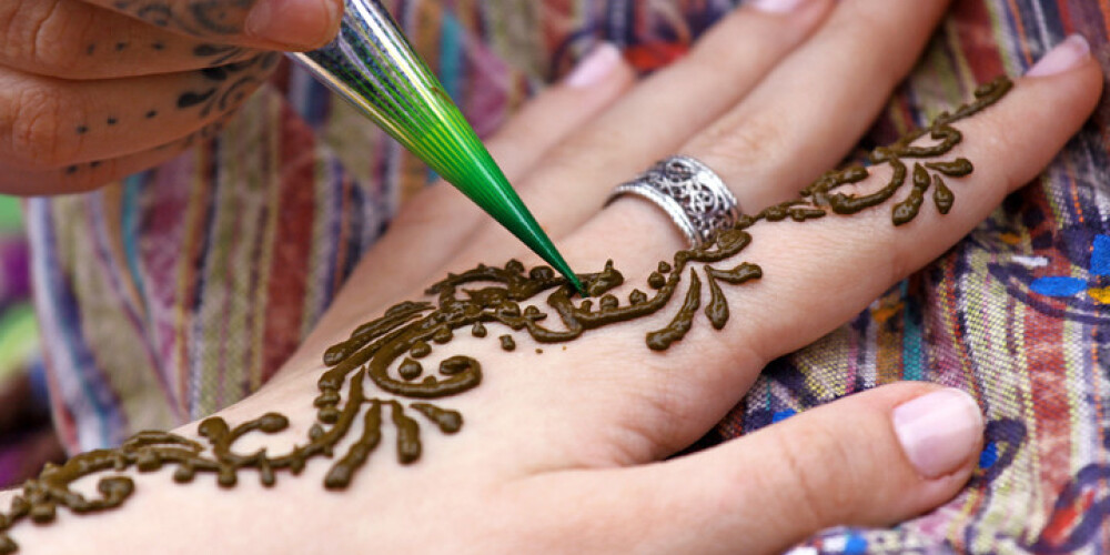 Kā veidot hennas zīmējumu. Padomi iesācējiem