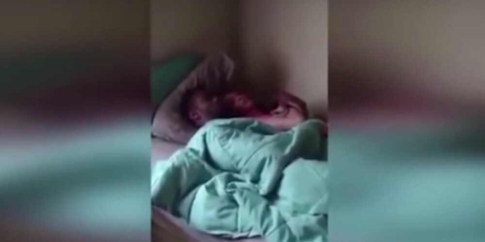 Puiša apbrīnojamā reakcija, pieķerot draudzeni gultā ar citu čali. VIDEO
