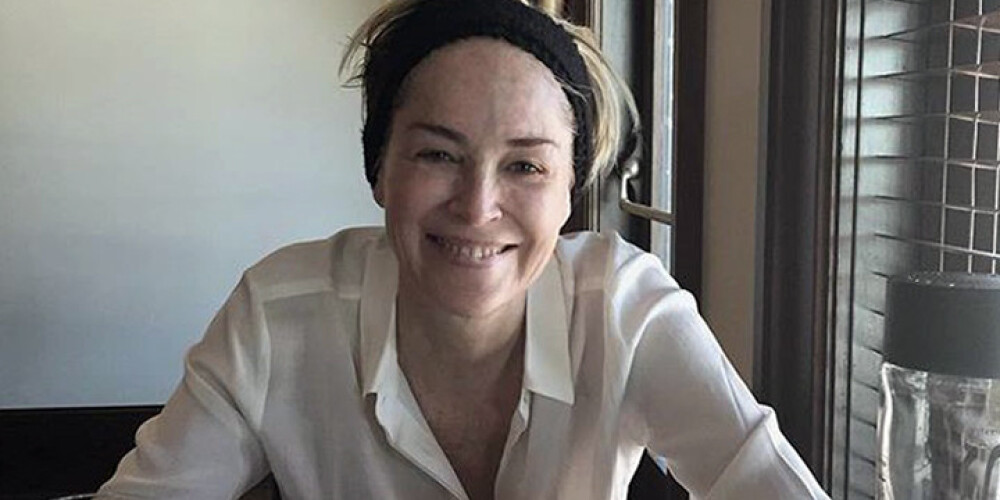 58-летняя Шэрон Стоун поделилась снимком без макияжа