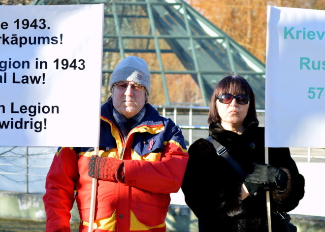 Pie Krievijas vēstniecības notiek pikets par PSRS un nacistiskās Vācijas īstenoto prettiesisko rīcību okupētās Latvijas teritorijā 2. pasaules kara laikā.