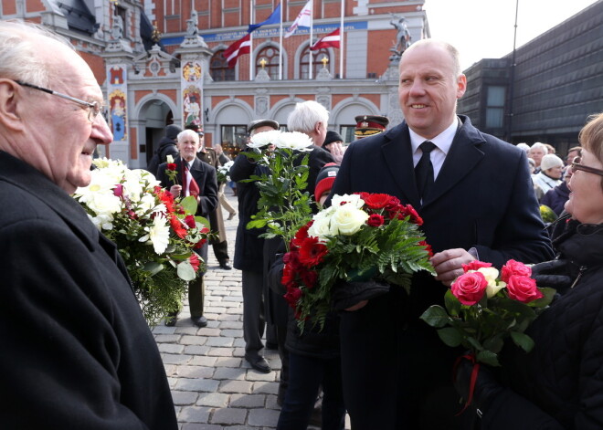 "Latvijas Politiski represēto apvienības" atceres gājiens no Okupācijas muzeja līdz Brīvības piemineklim, kas veltīts Komunistiskajai genocīda upuru piemiņas dienai.