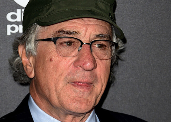 Roberts de Niro no Tribekas festivāla programmas atsauc vakcinācijas pretinieku filmu